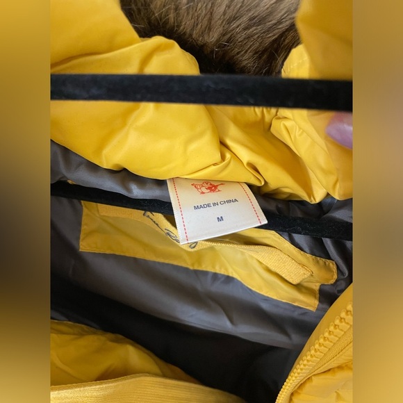 True Religion mustard yellow vest with detachable hood size medium - Picture 7 of 9